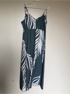Spaghetti Strap Tropical leave Palm-Print Green & White Maxi Dress